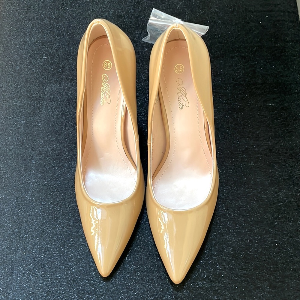 NEW Beige Point Toe Leather High Heels Pump Size 8.5